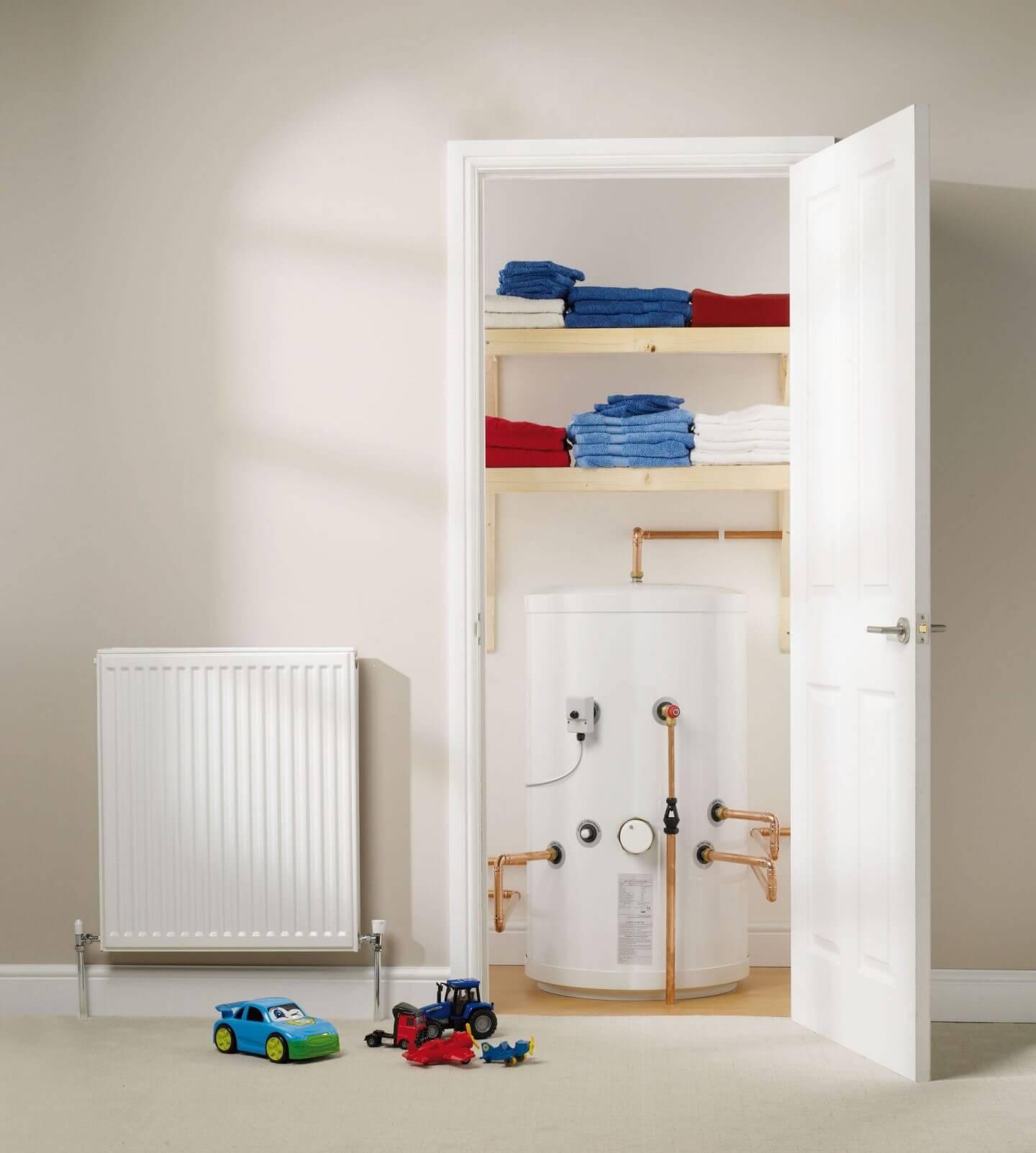 Hot water cylinder